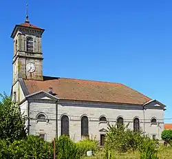 Vue latérale de l'église.