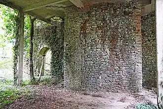 Ruines du puits de l'Alma.