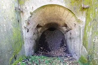 L'entrée remblayée.