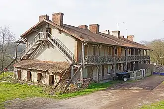 Le phalanstère du puits des Zagots.