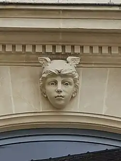 Mascaron de droite