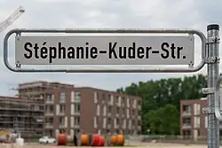 A Hanovre, plaque de rue marquée au nom de Stéphanie Kuder en Allemand