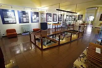 Vue d’ensemble de la salle principale avec la muséographie renouvelée en 2019.