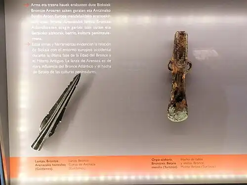 Pointe de lance en bronze trouvée dans la grotte d'Arenaza.