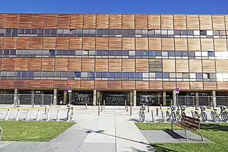 Entrée sur le parvis de l'Hôpital nord Franche-Comté.