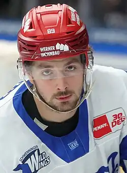 Description de l'image 2023-10-27 Eisbären Berlin gegen Schwenninger Wild Wings (Deutsche Eishockey-Liga 2023-24) by Sandro Halank–006.jpg.