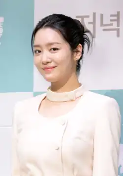 Description de l'image 20230322 차주영 Cha Joo-young.png.