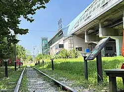 Station et ligne Suin à voie étroite, en 2023.