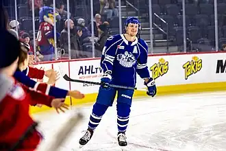 Photographie couleur d'un joueur de hockey sur glace