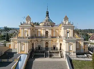 façade Est de la basilique.