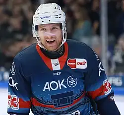 Description de l'image 2025-04-06 Eisbären Berlin gegen Adler Mannheim (Deutsche Eishockey-Liga 2024-25) by Sandro Halank–030.jpg.