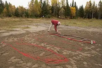 Préparation du terrain pour l'action performative « Pierres Aquatiques ».