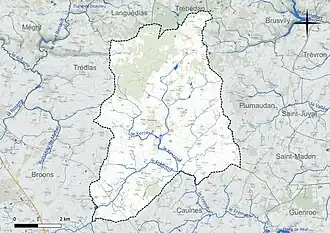 Carte en couleur présentant le réseau hydrographique de la commune