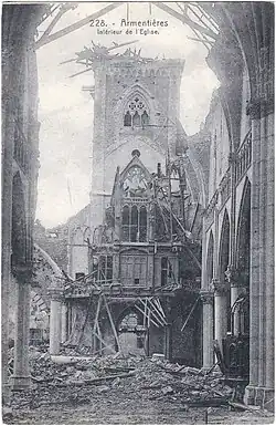 Vue de la tribune d'orgue partiellement détruite (guerre 1914–1918).