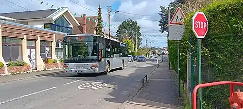 Setra S 415 NF de Transdev Sud Yvelines sur la ligne B à Rambouillet.
