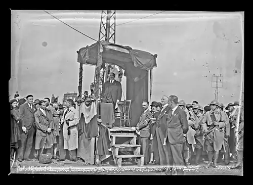 La musique du 67e RI (à droite) lors de l'inauguration d'un monument à Laffaux le 24 septembre 1933.