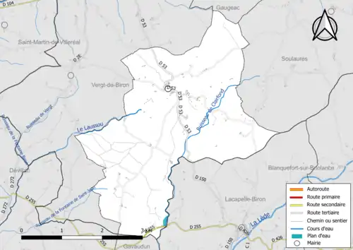 Carte en couleur présentant le réseau hydrographique de la commune
