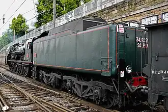 Le tender unifié SNCF 34 P 325 attelé à la 241 P 17.
