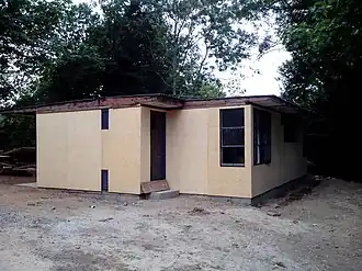 UK100-témoin conservé au 253 bis, parc de Soye à Ploemeur.