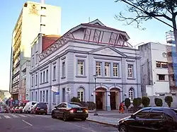 Le théâtre du Treize Mai.