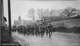 Le 27e&nbsp;bataillon australien libère le village le 7 avril 1918.