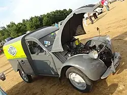 2&nbsp;CV fourgonnette AU aux couleurs des huiles Yacco.