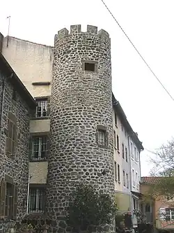 Tour sud-est de l'enceinte du bourg médiéval.
