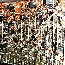 Pièces électroniques attachées au Tacon.