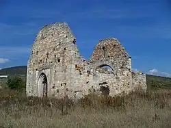 Les ruines de l'église st-Jean à Moujievo, classé.