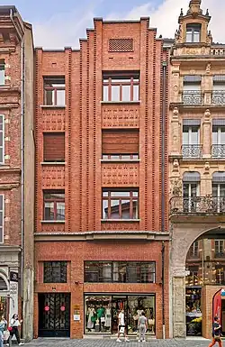 La façade sur la rue de la Pomme.