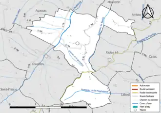 Carte en couleur présentant le réseau hydrographique de la commune