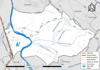 Carte en couleur présentant le réseau hydrographique de la commune