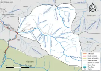 Carte en couleur présentant le réseau hydrographique de la commune