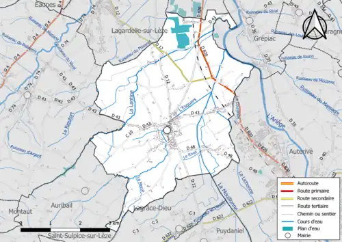 Carte en couleur présentant le réseau hydrographique de la commune