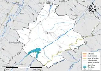 Carte en couleur présentant le réseau hydrographique de la commune