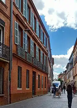 no&nbsp;51 : façade de l'immeuble.