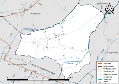 Carte en couleur présentant le réseau hydrographique de la commune