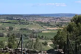 Vue générale de Nissan-lez-Enserune.