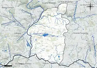 Carte en couleur présentant le réseau hydrographique de la commune