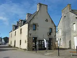 La maison prévôtale (XVIIe&nbsp;siècle) ; désormais Office du tourisme.