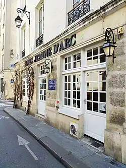 No&nbsp;3 : hôtel de tourisme.