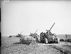 Canons antiaériens de 3 pouces (76,2 mm) sur véhicules, le 19 octobre 1939 à Wanquetin (ouest d'Arras).