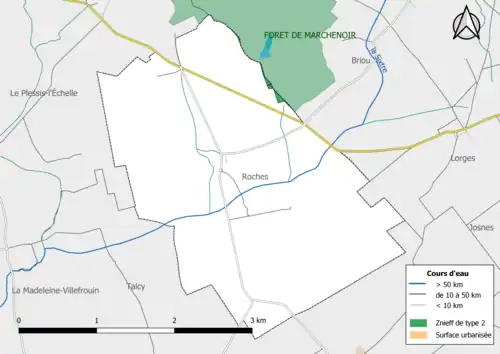 La « Forêt de Marche Noir », ZNIEFF de type 2 localisées dans la commune, est située en lisière nord de la commune.