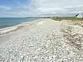 Plozévet : le cordon de galets de la baie d'Audierne vu depuis les environs de Keristenvet en direction du nord-ouest.