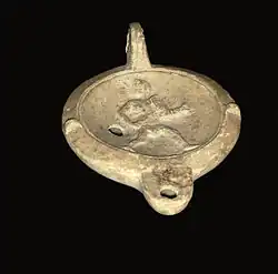 Lampe à huile en terre avec un relief de gladiateur (Ier ou IIe&nbsp;siècle)