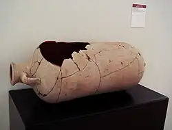 Amphore réutilisée comme urne funéraire