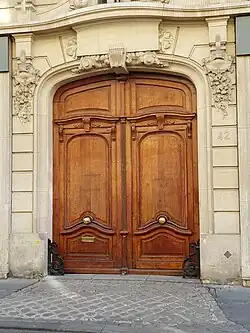 Entrée du no&nbsp;42.