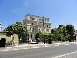 L’hôtel no&nbsp;43 de l’avenue.