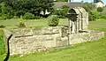 La fontaine de dévotion près de la chapelle Saint-Lubin : vue d'ensemble.