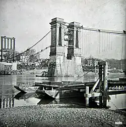 Enlèvement des anciens câbles de l'ancien pont suspendu de Marmande.